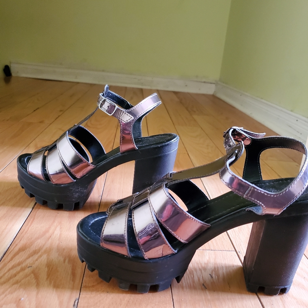 Sandal - Picture 3 of 6